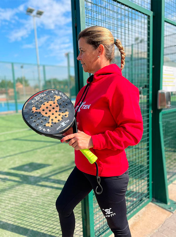 Sanda Tomas: Entrenadora de paddle y tennis en Valencia